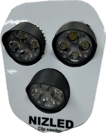 Trippelljus varmvit 120w Triumph 2024-, vit dekal, 3xE405k NIZLED i gruppen Bilstereo / LED-lys / Enduro / Hvad passer til min motorcykel / Triumph / 2024- hos BRL (871TRIUMPH24E40F35K)