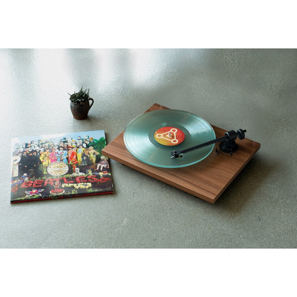 Pro-Ject T1 Phono SB pladespiller med OM10-pickup, valnød