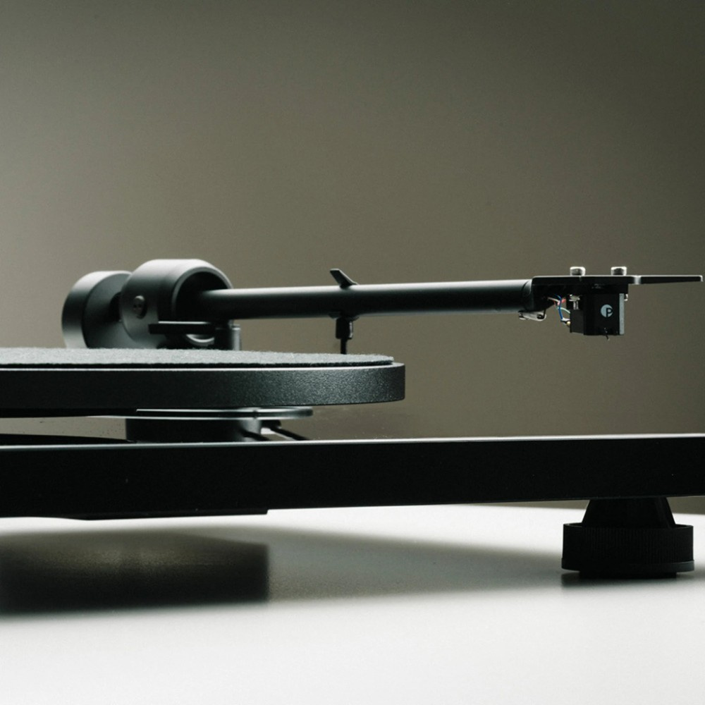 Pro-Ject E1.2 BT med Pick It MM E-pickup, valnød