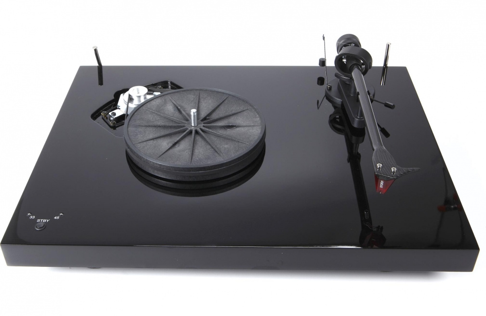 Pro-Ject Debut Carbon Esprit DC SpeedBox med 2M Red, pianolackad skivspelare
