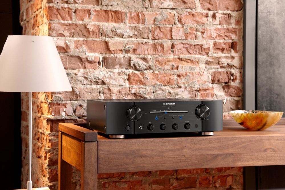 Marantz PM8006, förstärkare svart