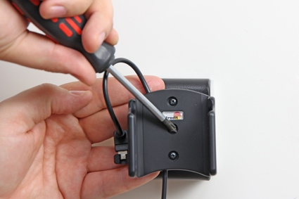 Brodit Aktiv holder med USB-kabel og cigarettadapter, CAT B100 