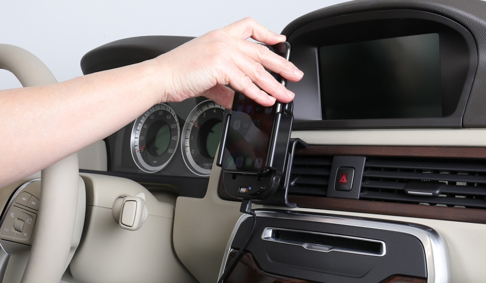 Brodit Qi trådløs aktiv mobilholder med billader, Apple iPhone 11 Pro