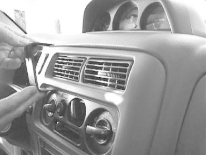 Mitsubishi Pajero Sport 99-06, Centrerad