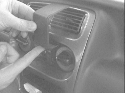 ProClip Monteringsbygel Daihatsu Sirion 99-01, Centrerad