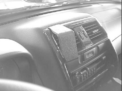 Nissan Terrano II 00-06, Centrerad