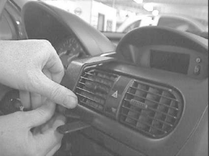 Opel Corsa 01-06, Centrerad