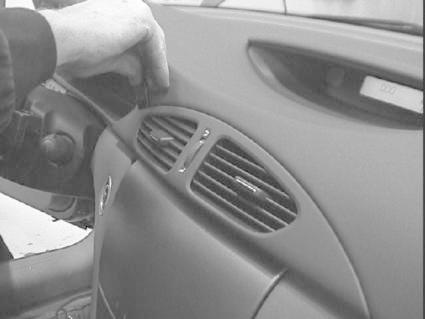 Renault Laguna 01-04, Centrerad