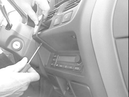 Nissan Navara 00-05, Centrerad, Låg