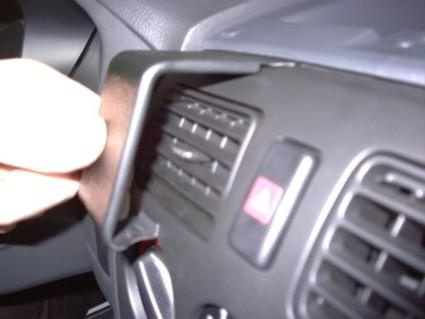 Daihatsu Sirion 02-06, Centrerad