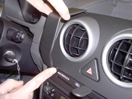 Ford Fusion 03-05, Centrerad