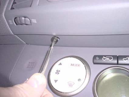 Nissan Micra 03-10, Centrerad, Låg