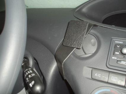 Toyota Yaris 03-05, Centrerad