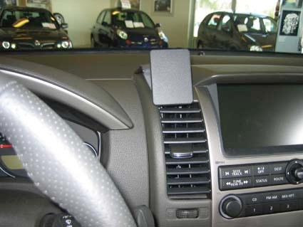 Nissan Navara 06-10, Centrerad