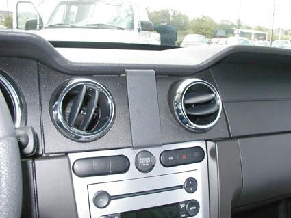 Ford Mustang 05-09, Centrerad