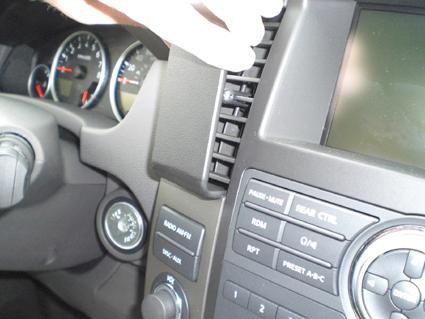 Nissan Pathfinder 10-12, Centrerad