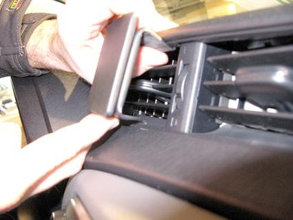 Toyota Yaris 12-14, Centrerad