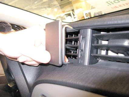 Toyota Yaris 12-14, Centrerad