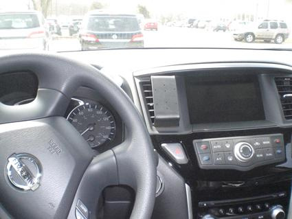 Nissan Pathfinder 13-15, Centrerad