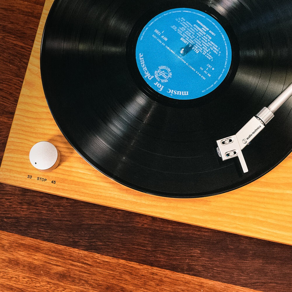 Audio Technica AT-LPW30TK pladespiller med AT-VM95C-pickup, teak