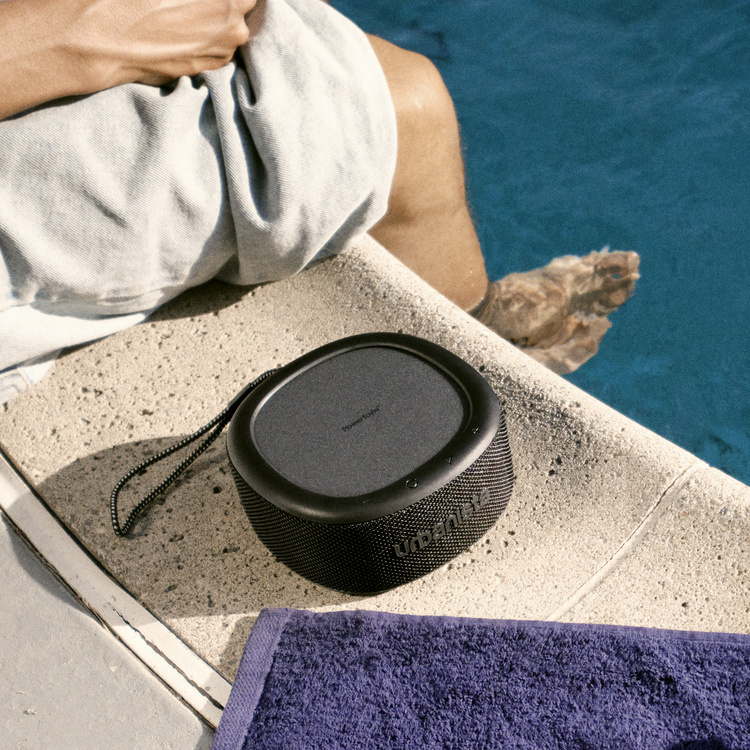 Urbanista Malibu Bluetooth-højttaler med solopladning, Midnight Black
