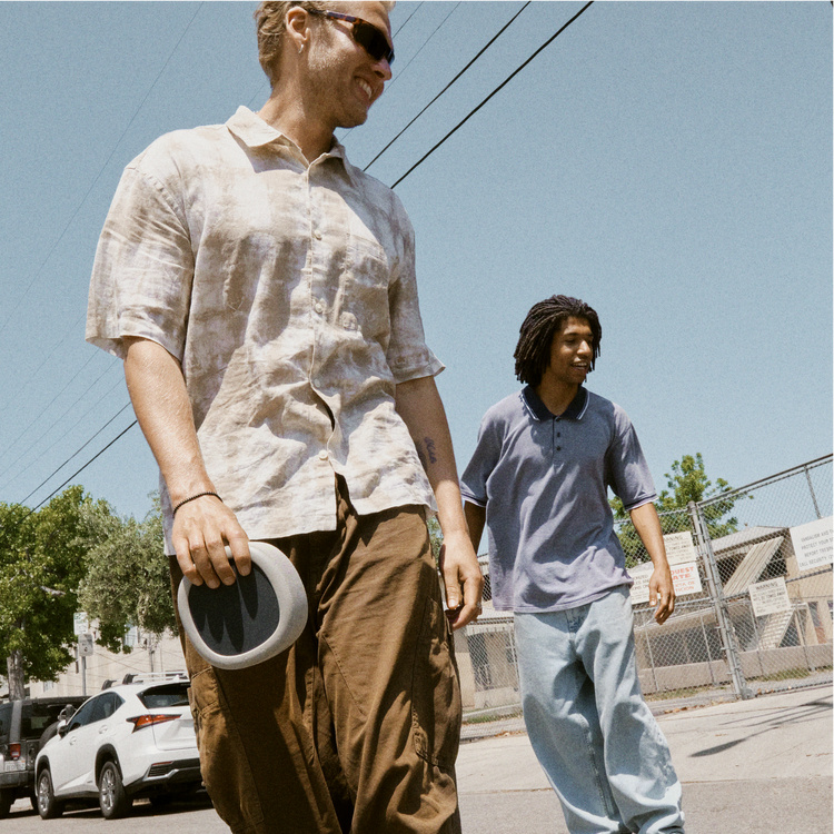 Urbanista Malibu Bluetooth-højttaler med solopladning, Desert Grey