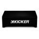 Kicker KickPack KKPDF212, baspakke med lukket, nedadvendt 12-tommers subwooferkabinet, forstærker og kabler Kicker KickPack KKPDF212, baspakke med lukket, nedadvendt 12-tommers subwooferkabinet, forstærker og kabler