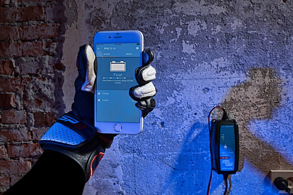 Victron Blue Smart IP65 batteriladdare 13A, 24V