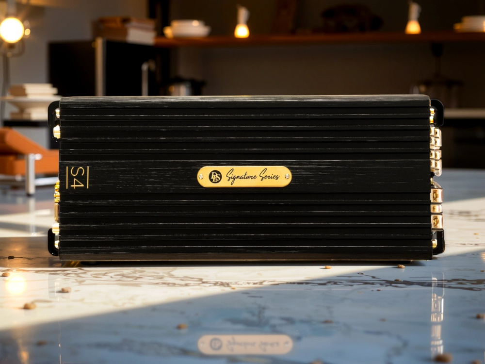 DLS Signature S4, vellydende firekanalsforstærker