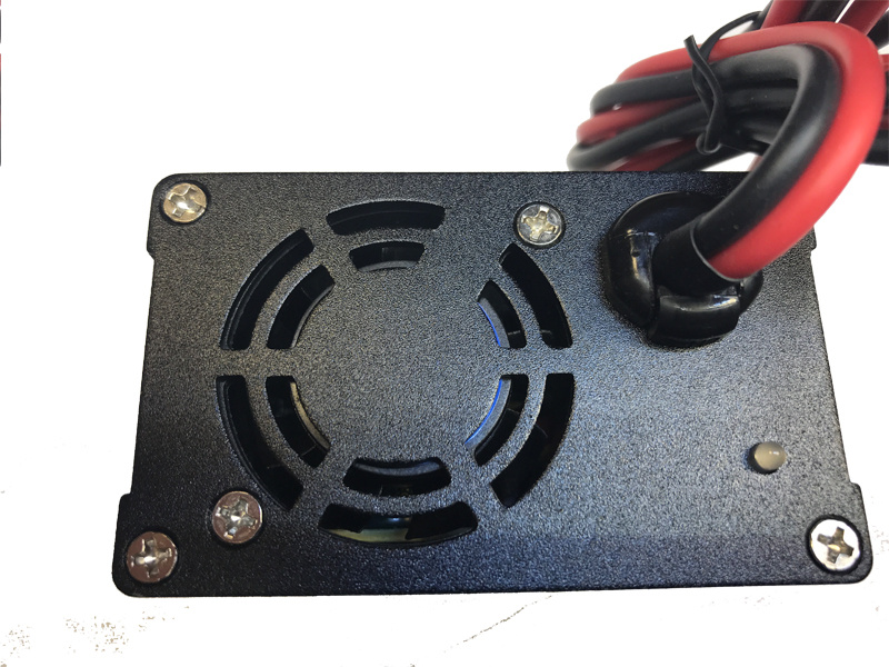 Li-ion laddare 8amp 11,1/12,6V till batteriet för (E30D/E60D lampan)