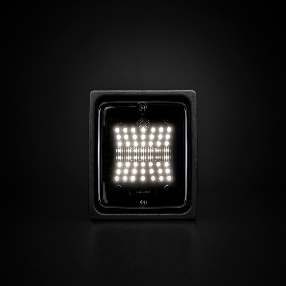 Strands Dark Knight Square Ize LED, Baglygter