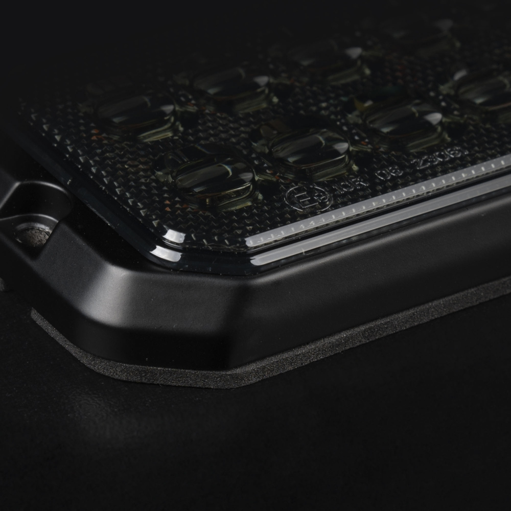 Strands Dark Knight Duo Riktat Blixtlys 18LED