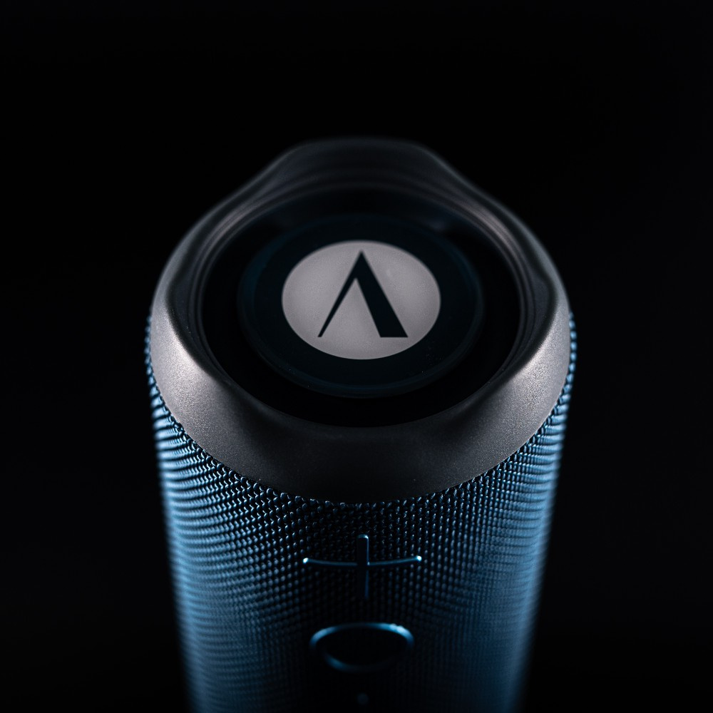 Arcsound EDGE Sapphire Blue kraftfuld bærbar højttaler med Bluetooth, sort