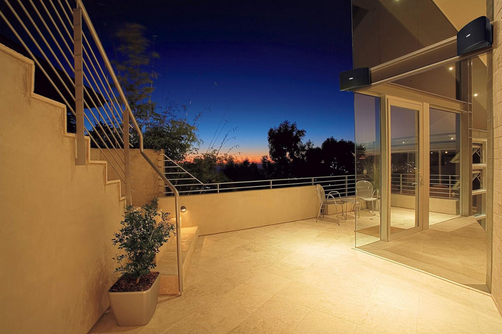 Dynavoice CA802BT & Yamaha NS-AW592 udendørshøjttalere, sort